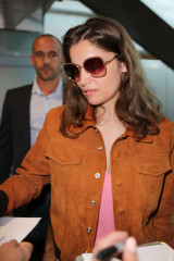 Laetitia Casta - arrives at NICE airport in Cannes фото №973525